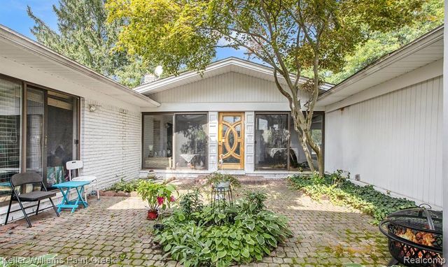 3352 Bloomfield Shore Drive, West Bloomfield Charter Township, MI 48323