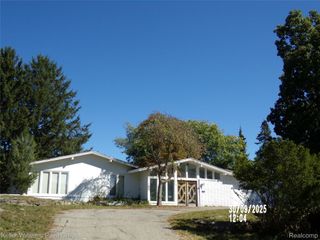 3352 Bloomfield Shore Drive, West Bloomfield Charter Township, MI 48323