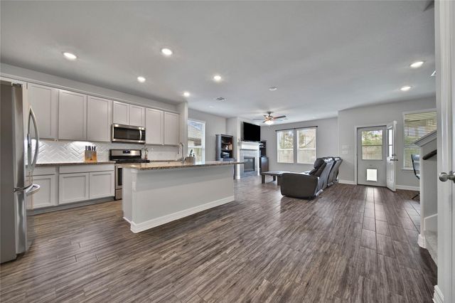 331 Silver Carp Trail, Conroe, TX 77318