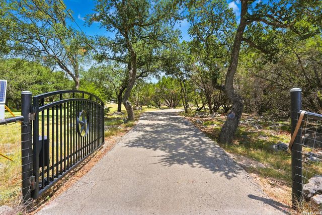 549 ACACIA PKWY, Spring Branch, TX 78070