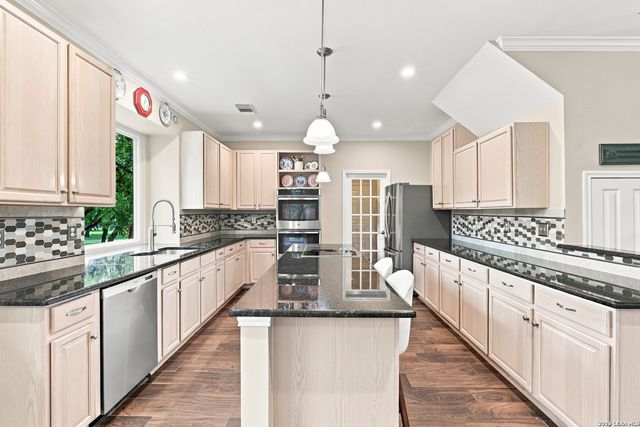 549 ACACIA PKWY, Spring Branch, TX 78070