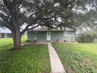 105 CANAL ST, Mathis, TX 78368
