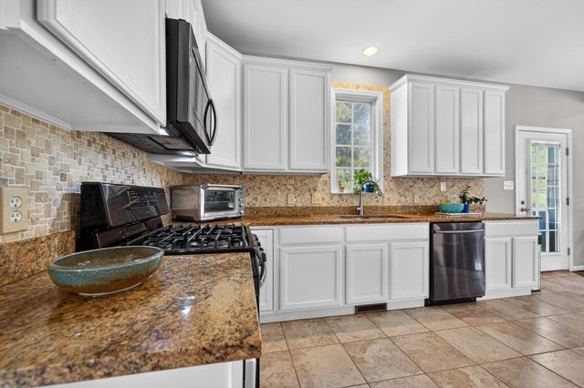29 S CHURCH ST, Lovettsville, VA 20180