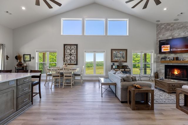 1071 Sycamore Ln, Nunnelly, TN 37137