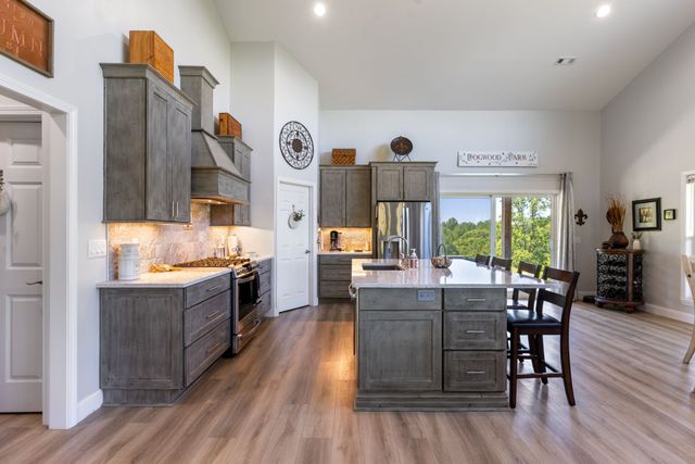 1071 Sycamore Ln, Nunnelly, TN 37137