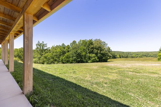 1071 Sycamore Ln, Nunnelly, TN 37137