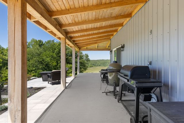 1071 Sycamore Ln, Nunnelly, TN 37137