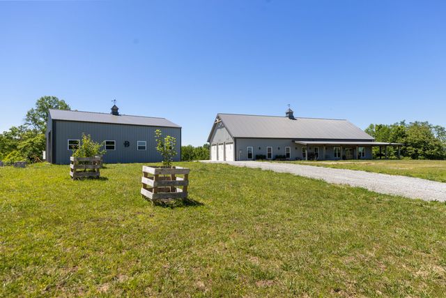 1071 Sycamore Ln, Nunnelly, TN 37137