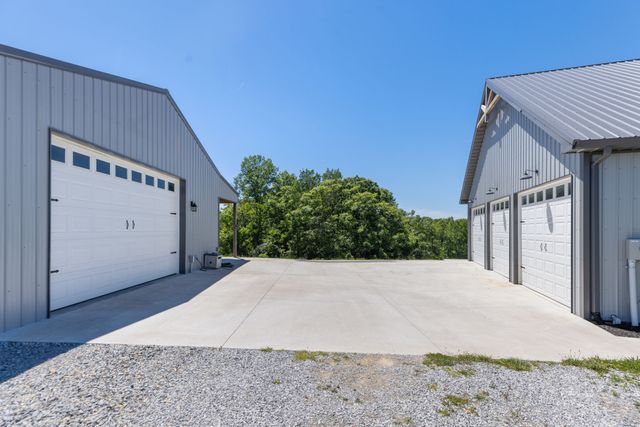 1071 Sycamore Ln, Nunnelly, TN 37137