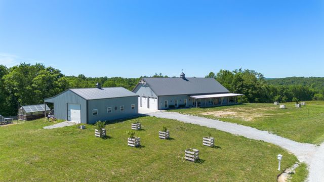 1071 Sycamore Ln, Nunnelly, TN 37137