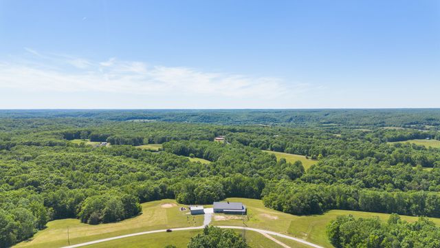 1071 Sycamore Ln, Nunnelly, TN 37137