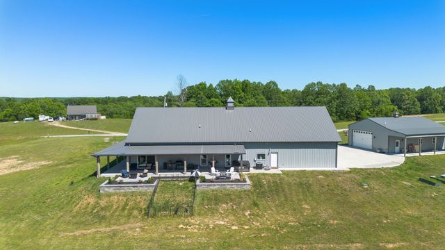 1071 Sycamore Ln, Nunnelly, TN 37137