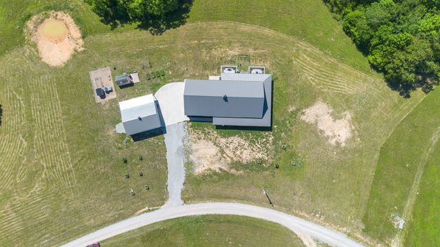 1071 Sycamore Ln, Nunnelly, TN 37137