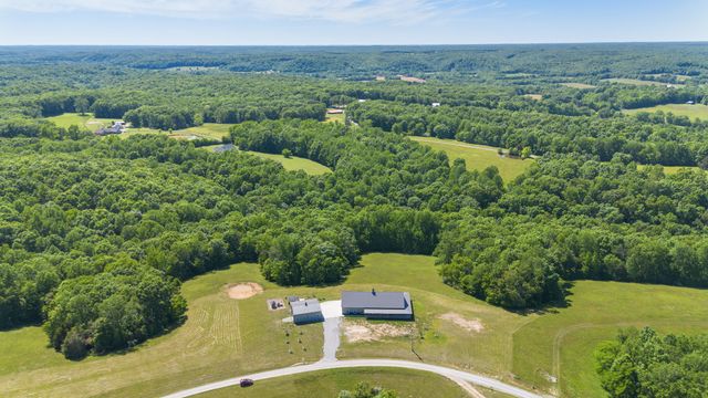 1071 Sycamore Ln, Nunnelly, TN 37137