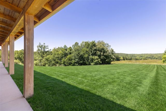 1071 Sycamore Ln, Nunnelly, TN 37137