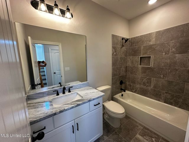 410 Poplar Lane, Holly Springs, MS 38635