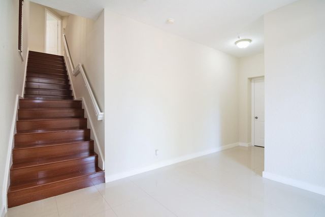 2877 Kinsington Cir 2877, Fort Lauderdale, FL 33332