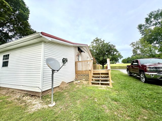 101 N Old Military Rd, Summertown, TN 38483