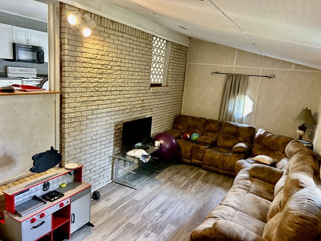 101 N Old Military Rd, Summertown, TN 38483