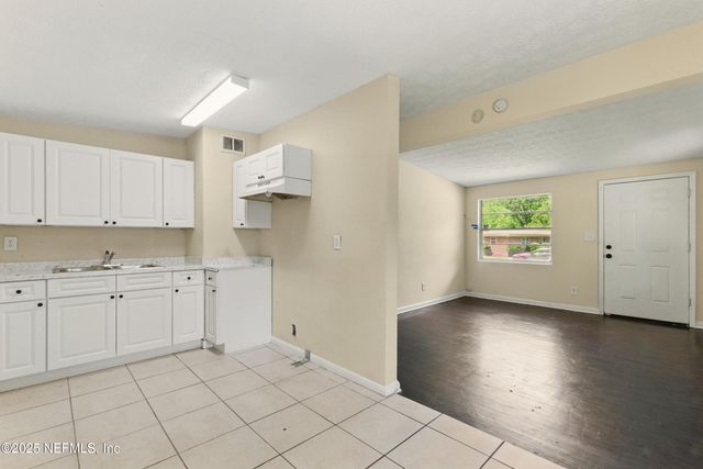 6645 CLEVELAND Road, Jacksonville, FL 32209