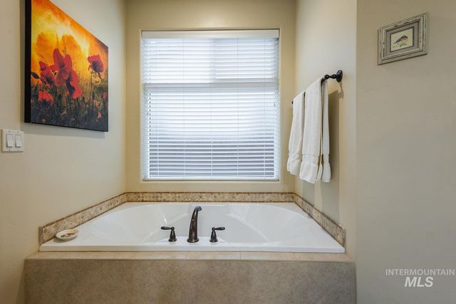 178 E E. Rio Colinas Dr., Meridian, ID 83646