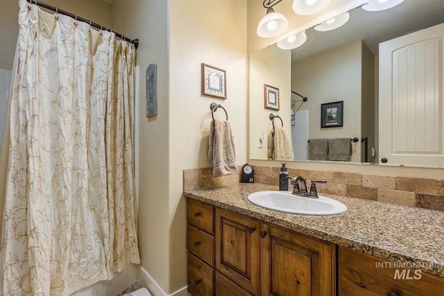 178 E E. Rio Colinas Dr., Meridian, ID 83646