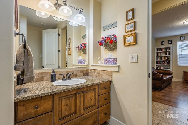 178 E E. Rio Colinas Dr., Meridian, ID 83646