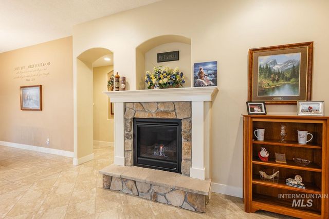 178 E E. Rio Colinas Dr., Meridian, ID 83646