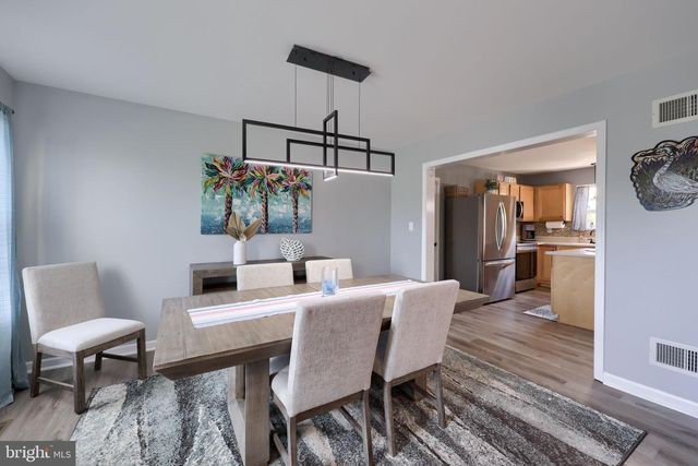 100 SURREY LN, York, PA 17402