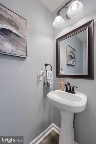 100 SURREY LN, York, PA 17402