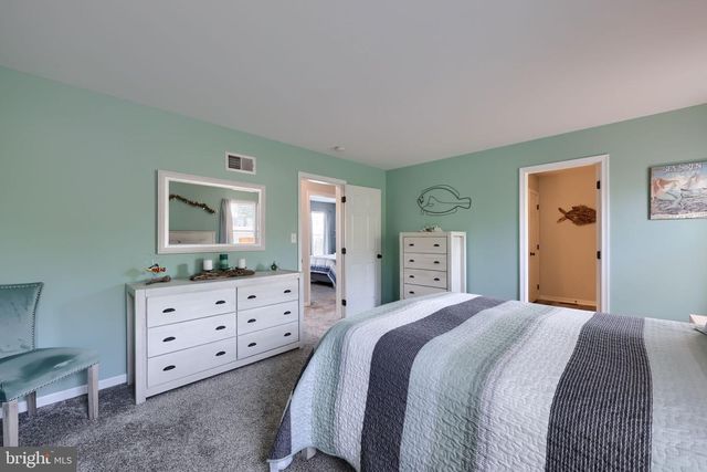 100 SURREY LN, York, PA 17402