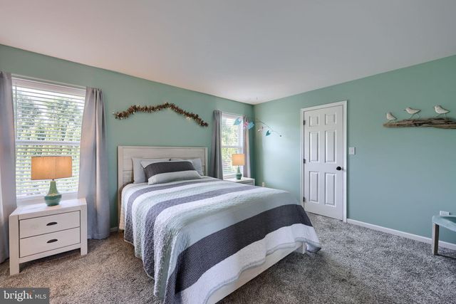 100 SURREY LN, York, PA 17402