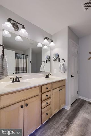 100 SURREY LN, York, PA 17402