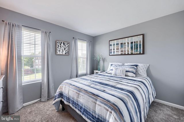 100 SURREY LN, York, PA 17402