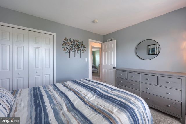 100 SURREY LN, York, PA 17402