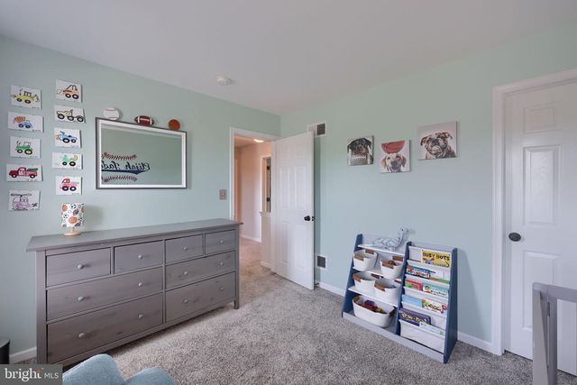 100 SURREY LN, York, PA 17402