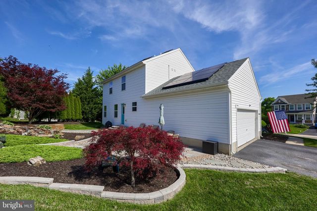 100 SURREY LN, York, PA 17402