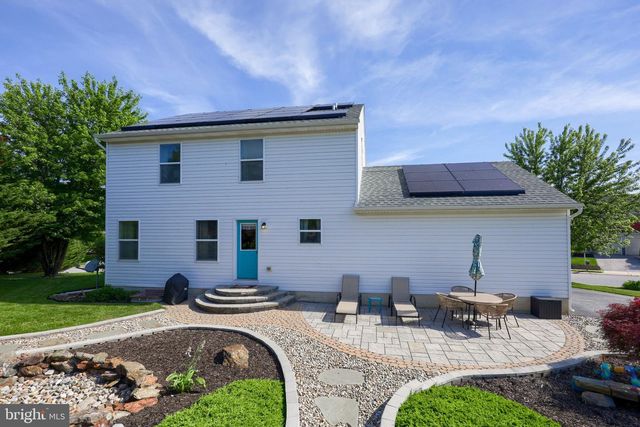 100 SURREY LN, York, PA 17402