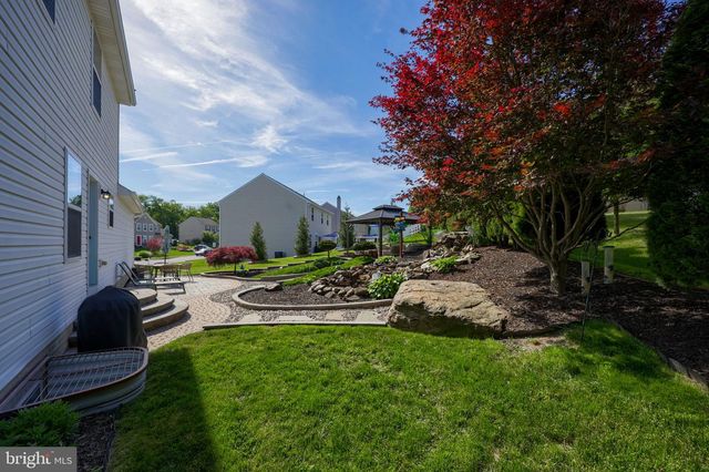 100 SURREY LN, York, PA 17402