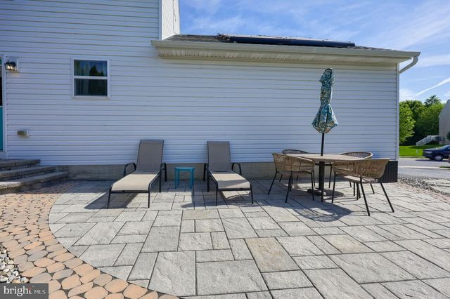 100 SURREY LN, York, PA 17402