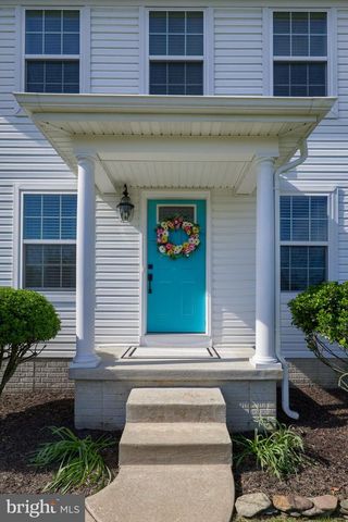 100 SURREY LN, York, PA 17402