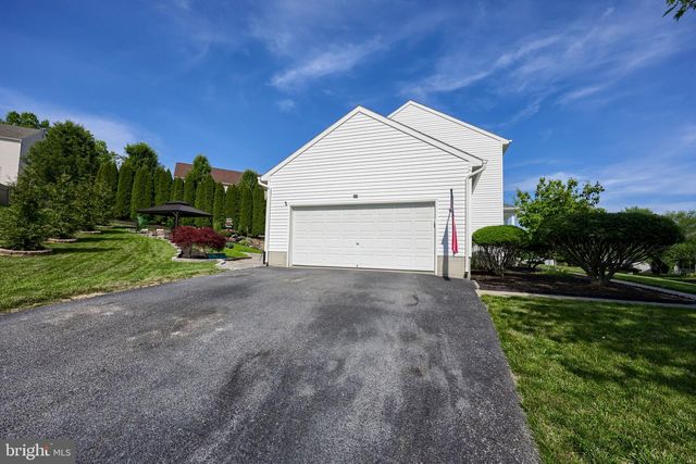 100 SURREY LN, York, PA 17402