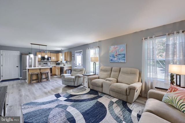 100 SURREY LN, York, PA 17402