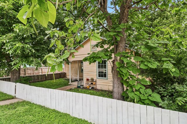 606 E Pecan ST, Taylor, TX 76574