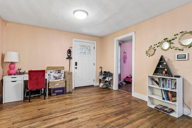 606 E Pecan ST, Taylor, TX 76574
