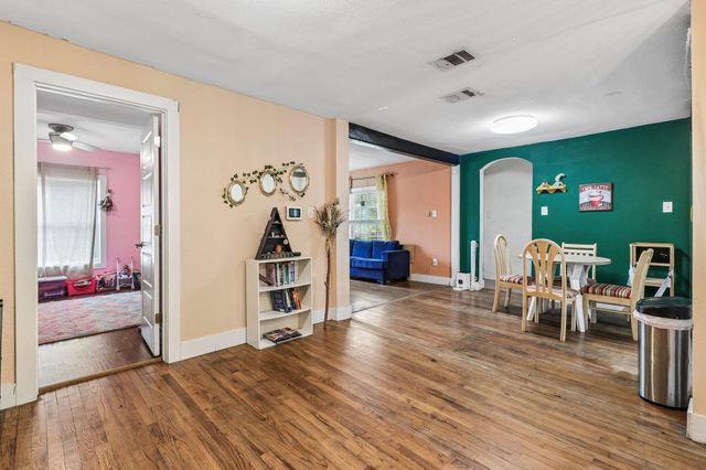 606 E Pecan ST, Taylor, TX 76574