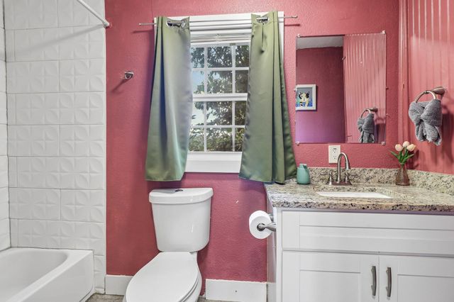 606 E Pecan ST, Taylor, TX 76574