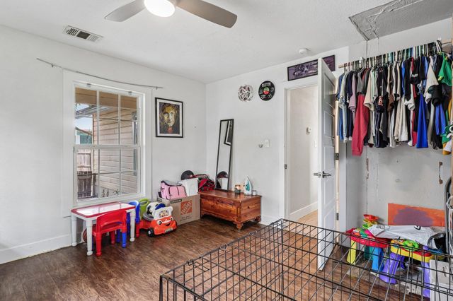 606 E Pecan ST, Taylor, TX 76574