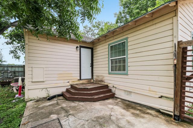 606 E Pecan ST, Taylor, TX 76574