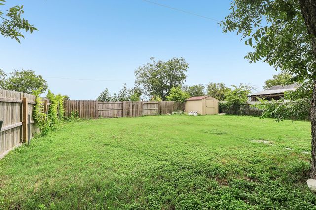 606 E Pecan ST, Taylor, TX 76574